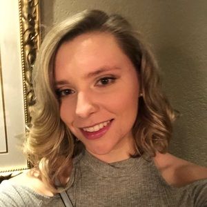 Meet your Posher, Cassandra